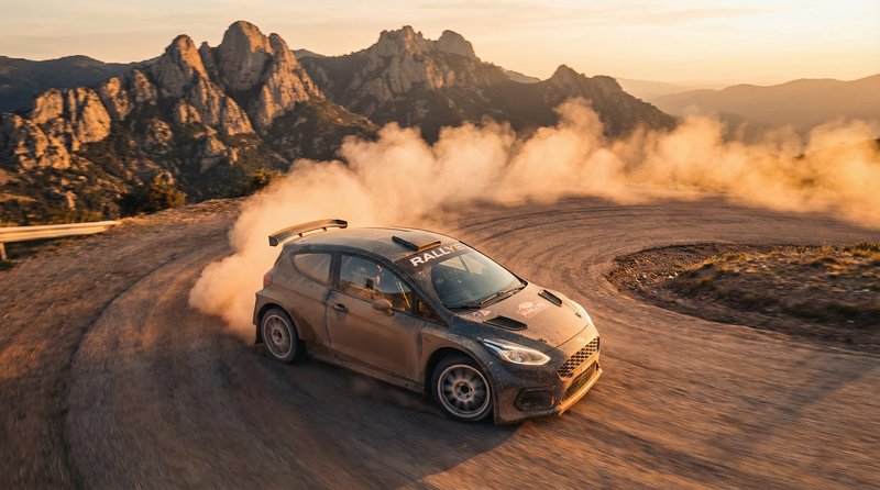 汁付宝跑车视频分享：山路拉力赛